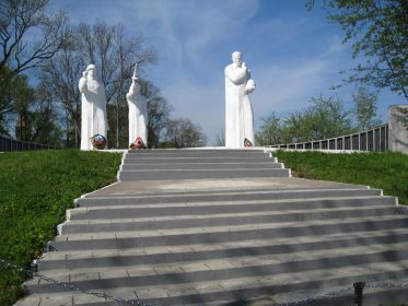 Мемориальный комплекс на братской могиле советских воинов Калининградская обл, Багратионовский район, с.Корнево