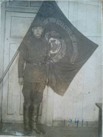 Награжден фотокарточкой у боевого красного знамени 27.10.1940