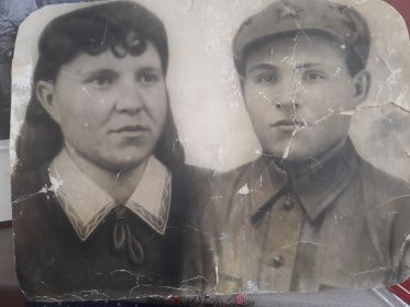 Это Анна со своим родным братом, который погиб в ВОВ