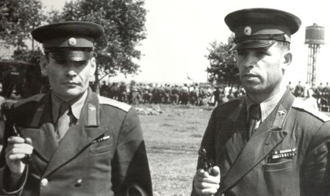 Горнаков К.И. 1957 г. Тамбов (справа)