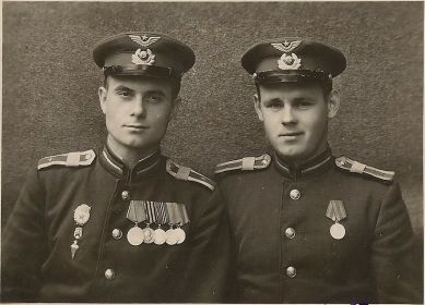 Гвардии старший сержант Полежаев Олег Васильевич (слева). 24 августа 1949 года.