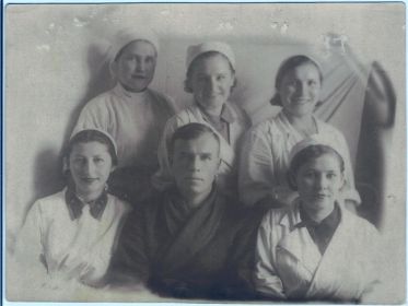 Дедушка в госпитале после ранения.1943 год