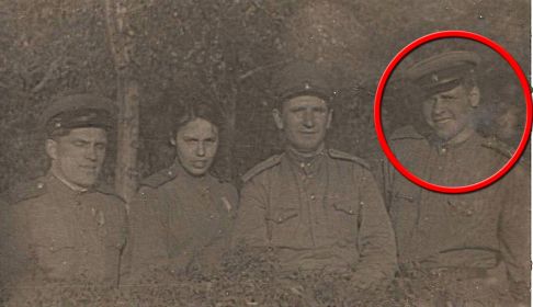 Серов Иван Николаевич с товарищами