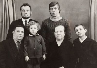 Послевоенная семейная фотография