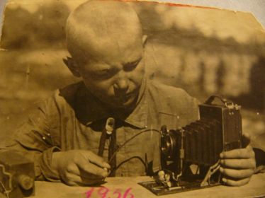Эдуард Майский с фотоаппаратом 1936 год