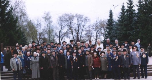 Групповая фотография Ветеранов ВОВ г.Похвистнево Самарской области сделанная  9 мая 2005 года