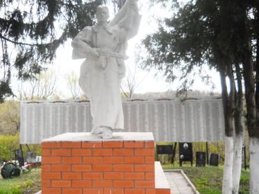 Памятник на месте братской могилы в с. Плоское Дмитровского райна Орловской области