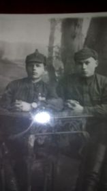 Мой дедушка с права, с товарищем.