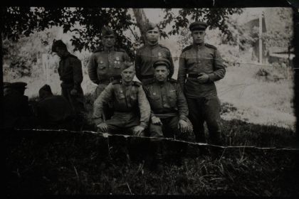 28.05.1945 (фото сделано в Чехословакии, Иван Иванович в первом ряду первый слева)