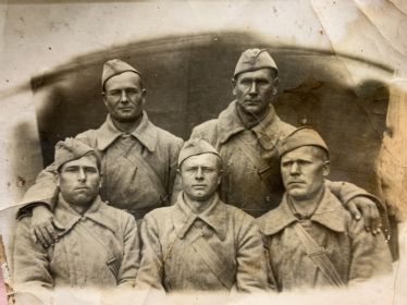 Авдик Матвей Романович со своими сослуживцами. Все они, кроме него, выжили и вернулись с фронта в родную станицу.