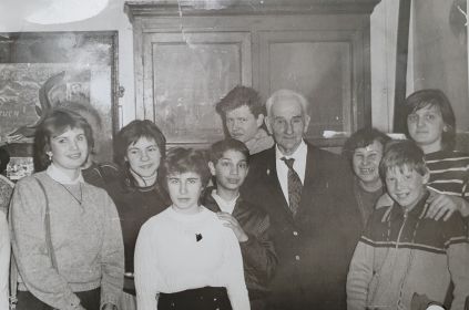 80-летие Антона Александровича Эрлангера, 1987 год. Вместе с учениками палеонтологического кружка