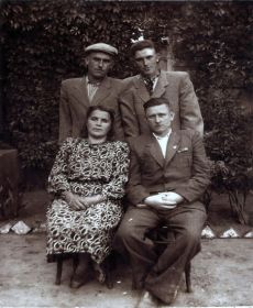 Серафим Дмитриевич с семьей