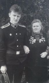 С внуком Алексеем -9 мая 1987 год