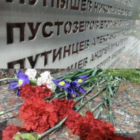 Высеченная фамилия моего прадеда на площади Победы в его родном городе Кызыл