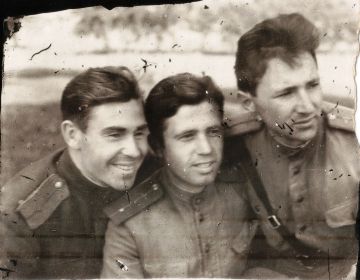 Поляков А.Г. (справа), Мыльников Л.А. (слева). 1945, Германия