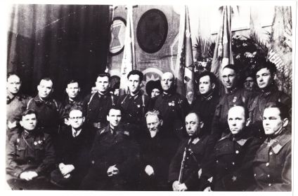 Командно-Политический состав 2-го гв. Кавкорпуса. Слева направо в первом ряду Туликов Ф.Ф. Апрель 1942