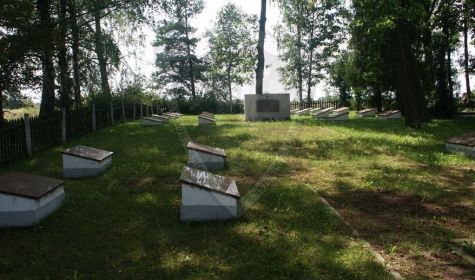 Мемориальное кладбище в поселке Гижай , Вилкавишского района, Литва.