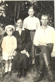 Семья с соседской девочкой Милой (Восточная Пруссия)