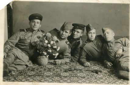 Дедушка и его однополчане Харбин 10.10.1945 года