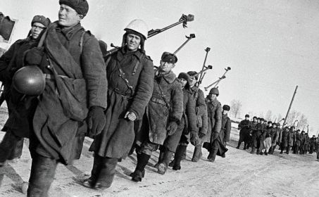 Бойцы истребительного противотанкового батальона на пути к Вязьме после боёв за Ржев 04.03.1943г.