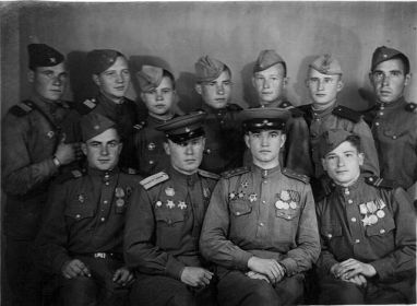 с однополчанами, 1945, Югославия