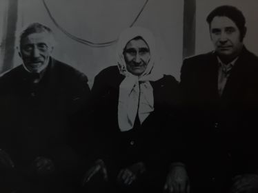 январь, 1978 год, последнее фото: Иван Кузьмич, Анна Михеевна и их сын Владимир Иванович