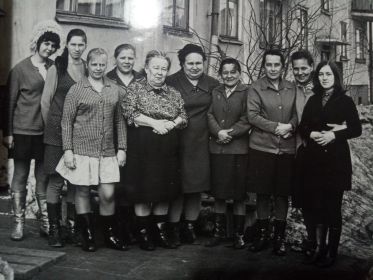 Бабушка Лиза с коллегами