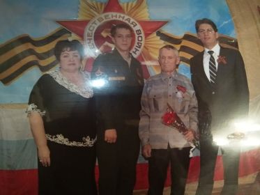 Награждение Петра Васильевича медалью за освобождение Сахалина и Курил