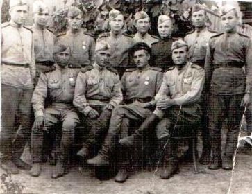 Прадед Фото 1944 года Кузнецов Федор Иванович ( в верхнем ряду пятый слева. С обратной стороны фотографии подписано «Память. Сентябрь  месяц 1944 г.» Из архива...