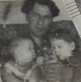 С дочками, 1960 г.
