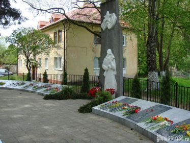 Братская могила в поселке Черепаново Гурьевского района Калининградской области