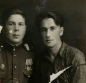 Два Валентина (с двоюродным братом Валентином Кузьминым), сразу после войны.