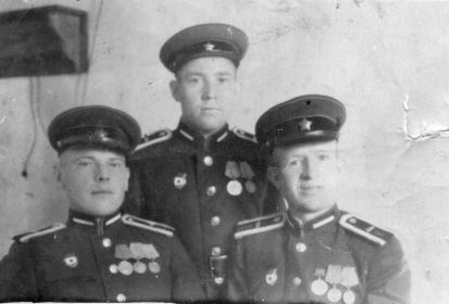 1945 год.  В центре Степан Михайлович Гришин со своими фронтовыми друзьями.