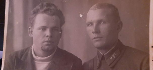 Хлынов С.М. с другом. Довоенная фотография