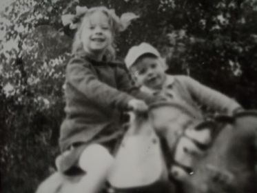 Бабушкины внуки - я и мой брат Артём