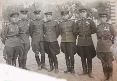 1942 год переодели в сухопутную форму