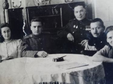 Илья Григорьевич Шипилов с друзьями