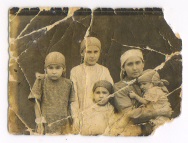 Фотография семьи, который дедушка носил под сердцем в войне.