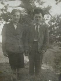 Бабушка Лиза с первым мужем Иваном, погибшим в ВОВ