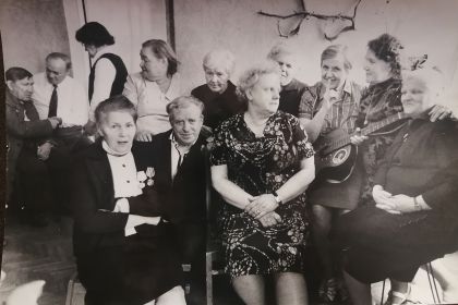 Фронтовые товарищи, дедушка первый слева