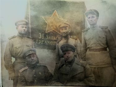 Фотография Киселева И.П с офицерами и командиром полка Бондаревым И.В