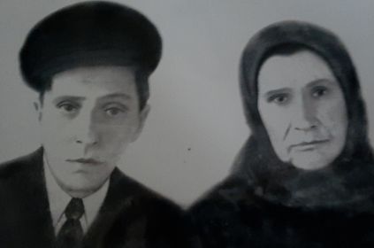 Довоенная фотография: Иван Кузьмич и его жена Анна Михеевна