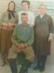 Бабушка Параскева,сестры (деда) Ольга, Акулина, дедушка Архип. (слева на право)