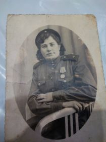 Фото бабушки времён войны.