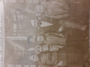 Фотография семьей за несколько лет до войны