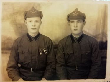 Фотография с сослуживцем, янв.1941г. (дедушка справа)