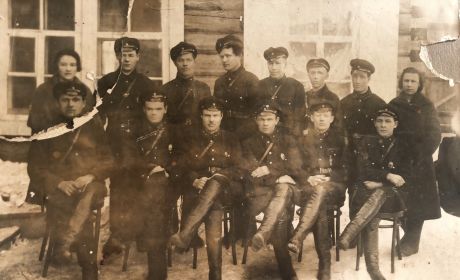 Фото с командированием полка и дивизией в день награждения орденом Красной Звезды