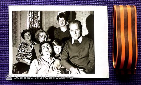 на фото 1978 г.: наталья федоровна шведова (жена), тамара исаковна грисенко (сестра, вдова летчика а. грисенко, вернувшегося в строй после ампутации), семья сын...