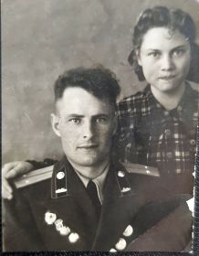 На фото с моей мамой Марией Крапивко, Семиполатинская обл., с. Урджар, 1950 г.