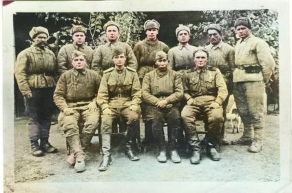 Младший и офицерский командный состав стрелкового полка, Венгрия, 19 ноября 1944 года. Н.С. Харитонов первый слева.